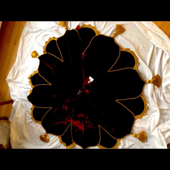 Holiday Tree Skirt
